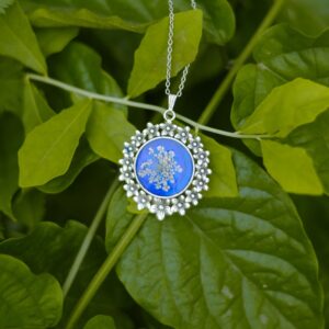 Handmade Resin Flower Pendant Necklace – Real Dried Flower Jewelry